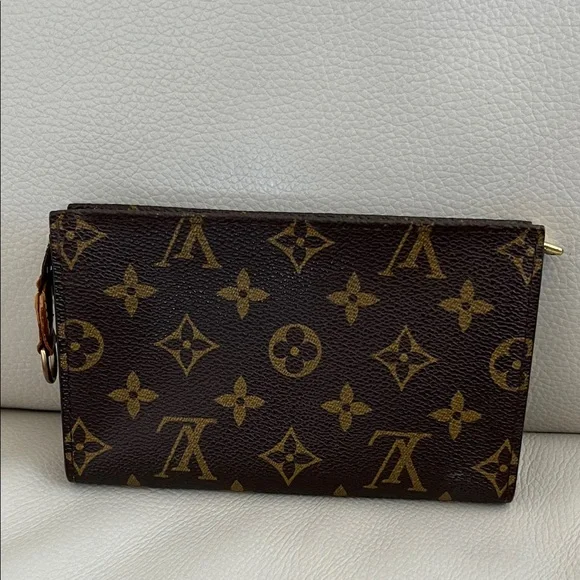 Louis Vuitton Canvas Pouch in Classic Monogram - Picture 2 of 10
